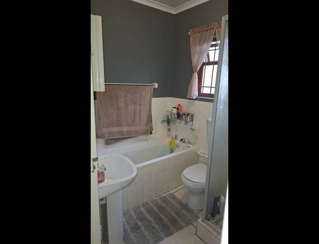 2 BEDROOM PROPERTY TO RENT IN VREDENBERG